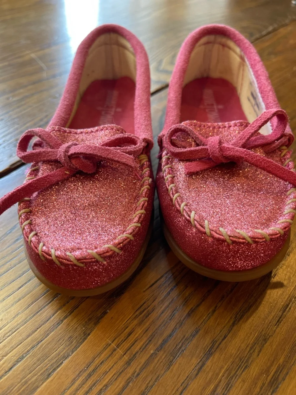 ⭐️Minnetonka Kids Pink Glitter Suede Moccasins